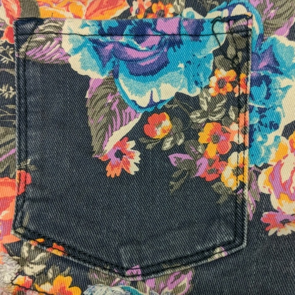 Roxy Jean Shorts Size 3/ 26 - Picture 6 of 8